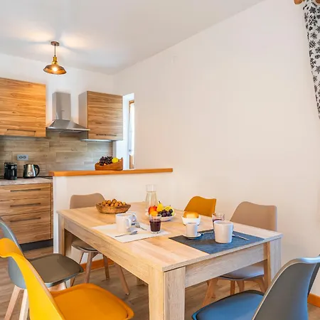 Apartment La *