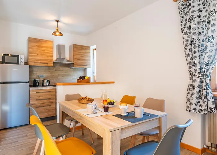 Apartment La *